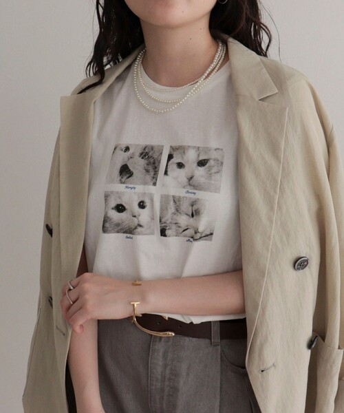 fredy emue(フレディエミュ)の「刺しゅう入りCAT PHOTO Tシャツ(Tシャツ/カットソー・レディース・ライトグレー/オフホワイト/チャコールグレー・38)」の1枚目の写真