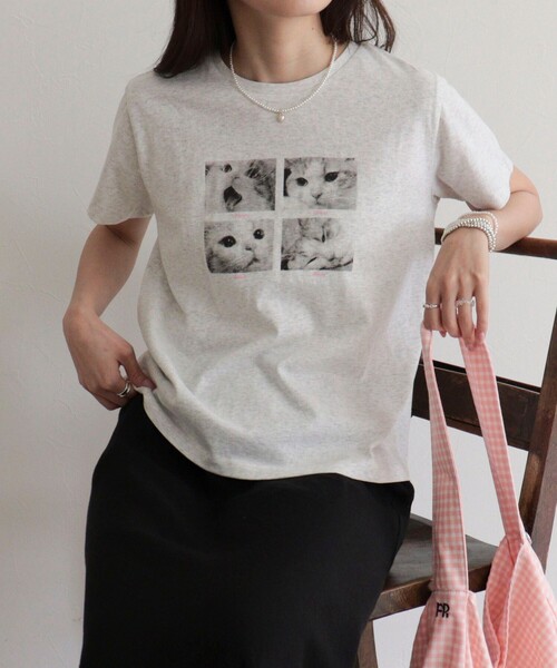 fredy emue(フレディエミュ)の「刺しゅう入りCAT PHOTO Tシャツ(Tシャツ/カットソー・レディース・ライトグレー/オフホワイト/チャコールグレー・38)」の3枚目の写真