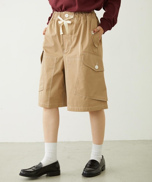MILKFED.(ミルクフェド)の「BIG POCKET CARGO HALF SHORTS(カーゴパンツ・レディース・ベージュ/ブラック/ライトブルー・S/M)」の2枚目の写真