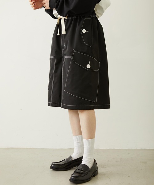 MILKFED.(ミルクフェド)の「BIG POCKET CARGO HALF SHORTS(カーゴパンツ・レディース・ベージュ/ブラック/ライトブルー・S/M)」の4枚目の写真