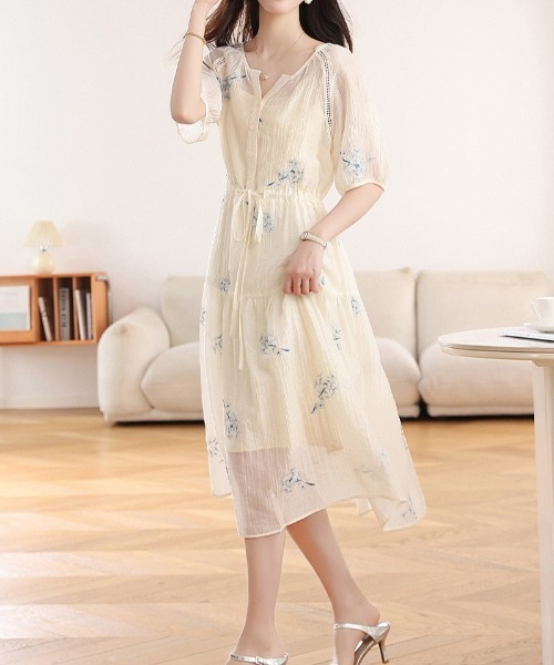 LUCPY(ラクピー)の「刺繍シアーウエストリボンワンピース(ワンピース・レディース・ホワイト・X-LARGE/LARGE/MEDIUM/SMALL)」の5枚目の写真
