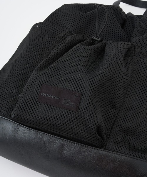 ADAM PATEK(アダムパテック)の「【ADAM PATEK】Leather trimmed mesh drawstring bag(バックパック/リュック・メンズ・ブラック・FREE)」の4枚目の写真