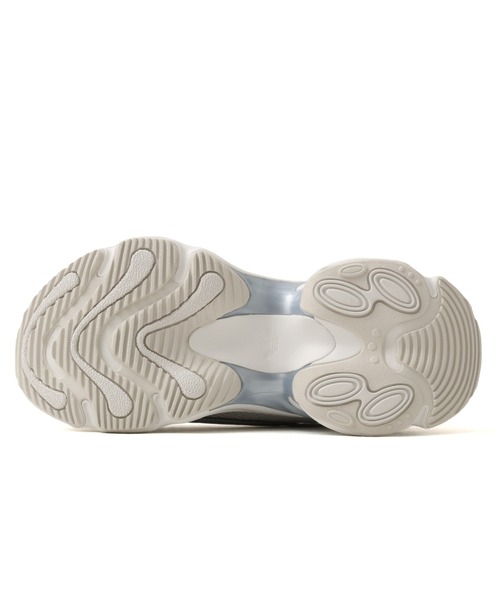adidas（アディダス）の「adidas OZVENUZ W / アディダス オズヴィーナス W（スニーカー・レディース・シルバー・22.5cm/23.0cm/23.5cm/24.0cm/24.5cm/25.0cm）」の3枚目の写真