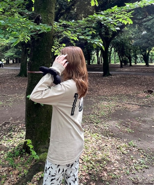 BLOOMING CHARM(ブルーミングチャーム)の「BLOOMING CHARM long sleeve T-shirt(Tシャツ/カットソー・レディース・ベージュ・ONE SIZE)」の6枚目の写真