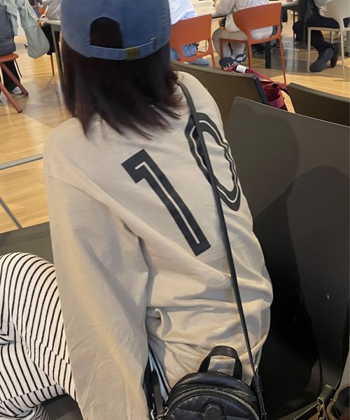 BLOOMING CHARM(ブルーミングチャーム)の「BLOOMING CHARM long sleeve T-shirt(Tシャツ/カットソー・レディース・ベージュ・ONE SIZE)」の4枚目の写真