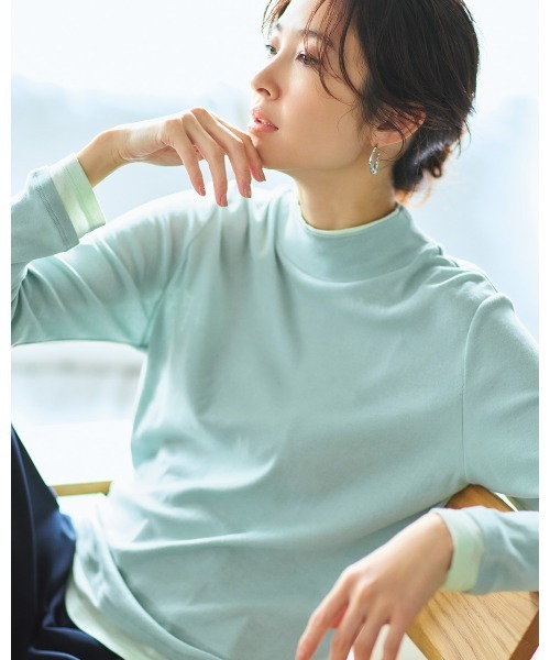 DoCLASSE（ ドゥクラッセ）の「コットンガーゼ・配色ハイネック／長袖（Tシャツ/カットソー・レディース・グレー/モカ/コーラル/ライトグレー/ライトブルー/イエロー・M/LL/L/S/3L）」の4枚目の写真