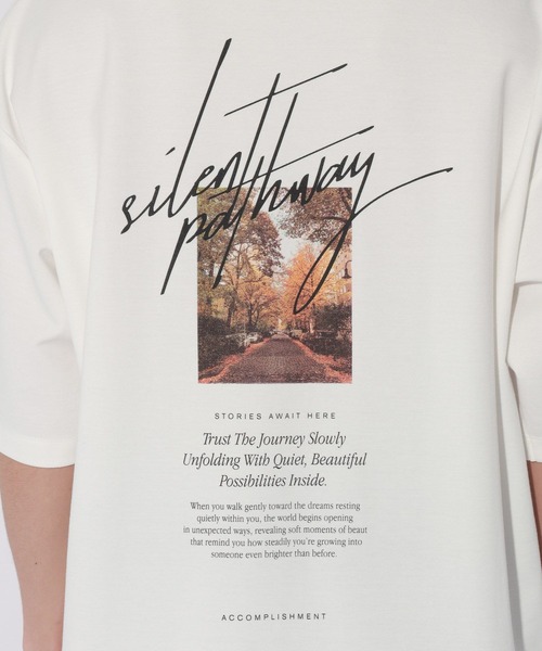 LAKOLE(ラコレ)の「Bフォト筆記プリントT / 672889(Tシャツ/カットソー・メンズ・ホワイト/ブルー・MEDIUM/LARGE)」の21枚目の写真