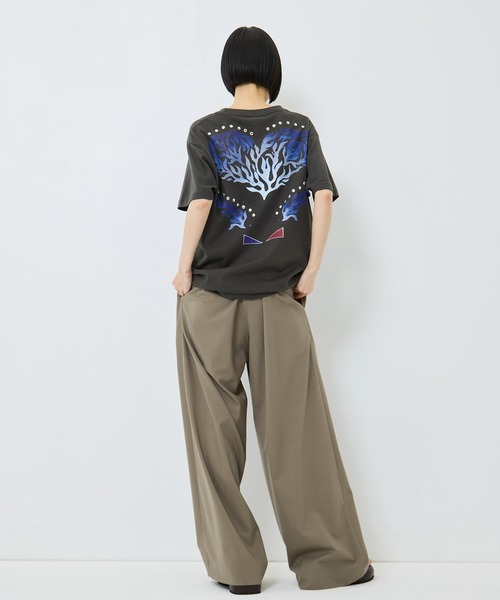 TOGA PULLA（トーガ　プルラ）の「【TOGA PULLA/トーガプルラ】Studs T-shirt with back print/スタッズTシャツウィズバックプリント（Tシャツ/カットソー・レディース・ダークグレー・M/S）」の5枚目の写真