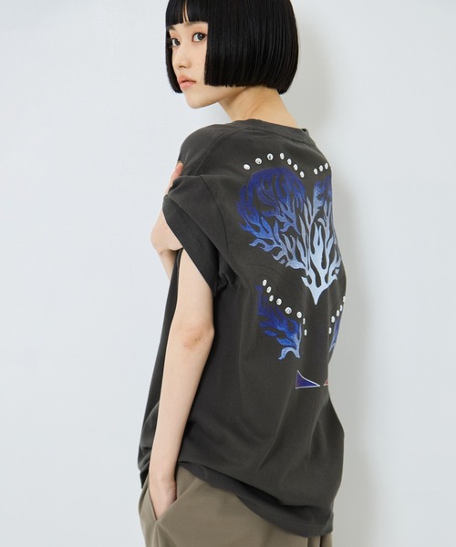 TOGA PULLA（トーガ　プルラ）の「【TOGA PULLA/トーガプルラ】Studs T-shirt with back print/スタッズTシャツウィズバックプリント（Tシャツ/カットソー・レディース・ダークグレー・M/S）」の9枚目の写真