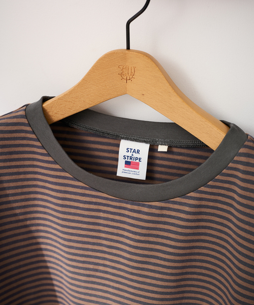 FRAMeWORK(フレームワーク)の「STAR&STRIPE 別注ドルマンスリーブマルチボーダーT(Tシャツ/カットソー・レディース・スミクロ/サックスブルー/ブラウン・FREE)」の11枚目の写真
