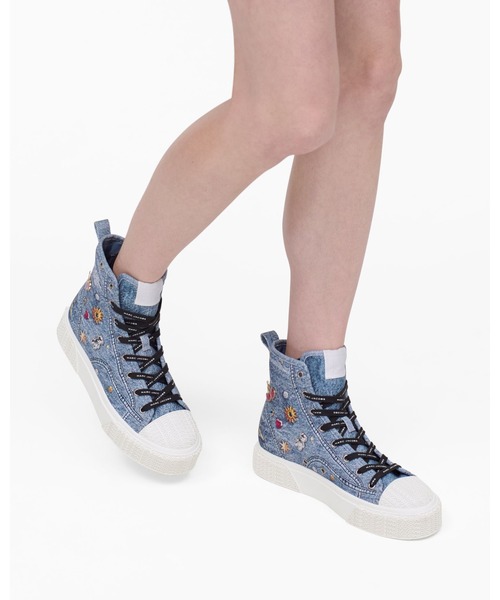 MARC JACOBS(マークジェイコブス)の「THE TRINKET CHARM HIGH TOP SNEAKER/ザ トリンケット チャーム ハイトップ スニーカー(スニーカー・レディース・インディゴブルー・40/39/41/35)」の9枚目の写真