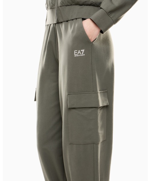 EMPORIO ARMANI EA7（エンポリオアルマーニイーエーセブン）の「<オンライン限定>【エンポリオ アルマーニ EA7】トラックスーツ ストレッチコットン カーゴパンツタイプ（セットアップ・レディース・ブラック/カーキ・X-SMALL/SMALL/LARGE/MEDIUM）」の9枚目の写真