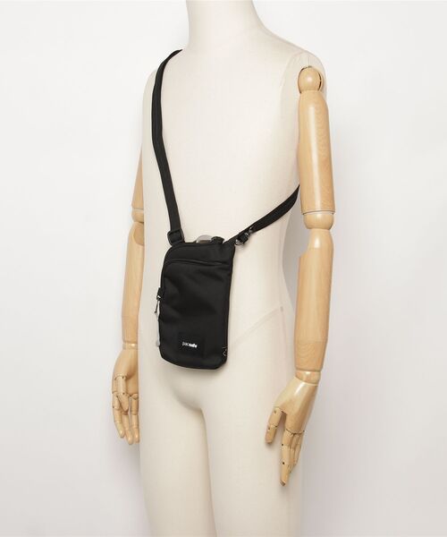 pacsafe(パックセーフ)の「【Pacsafe / パックセーフ】Pacsafe GO Tech Crossbody / テック クロスボディ ショルダーバッグ 防犯機能(ショルダーバッグ・メンズ・ブラック・FREE)」の17枚目の写真