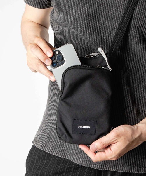 pacsafe(パックセーフ)の「【Pacsafe / パックセーフ】Pacsafe GO Tech Crossbody / テック クロスボディ ショルダーバッグ 防犯機能(ショルダーバッグ・メンズ・ブラック・FREE)」の5枚目の写真