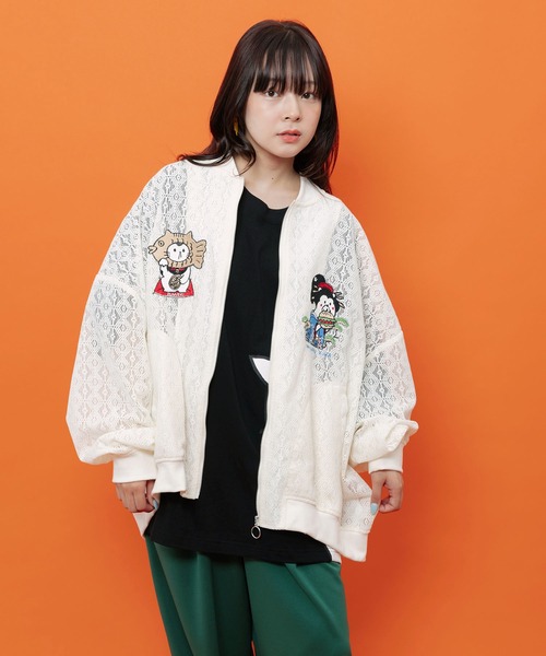 ScoLar(スカラー)の「362126:招きタイネコ×はんなりクマ 刺繍レースブルゾン(ブルゾン・レディース・ブラック/アイボリー・M)」の2枚目の写真