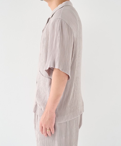 STUDIOUS(ステュディオス)の「【STUDIOUS】Silky Pleats Open Shirts / シルキープリーツオープンシャツ / 伸縮素材 / 接触冷感(シャツ/ブラウス・メンズ・グレイッシュベージュ/ブラック/ブルー・2/1)」の16枚目の写真
