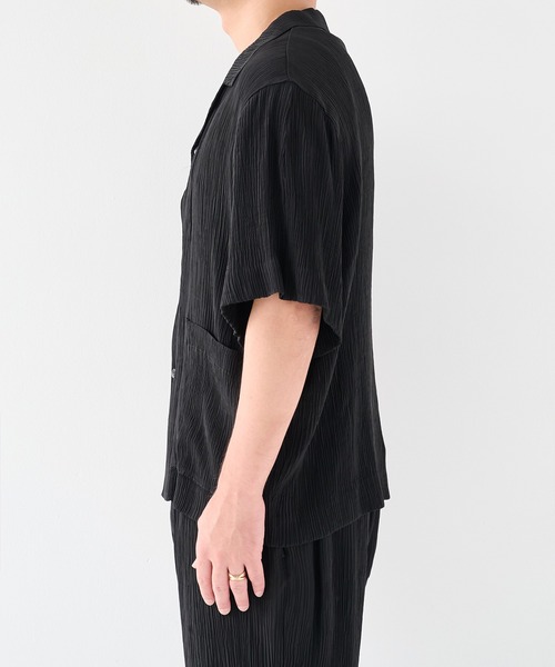 STUDIOUS(ステュディオス)の「【STUDIOUS】Silky Pleats Open Shirts / シルキープリーツオープンシャツ / 伸縮素材 / 接触冷感(シャツ/ブラウス・メンズ・グレイッシュベージュ/ブラック/ブルー・2/1)」の5枚目の写真
