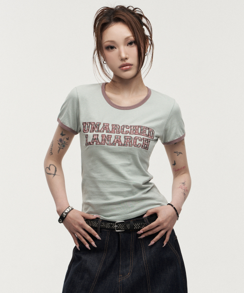 LANARCHIVE（ランアーカイブ）の「[0141] レタリングアップリケウーマンリンガーティーシャツ - ダスティミント（Tシャツ/カットソー・レディース・モスグリーン・FREE）」の2枚目の写真