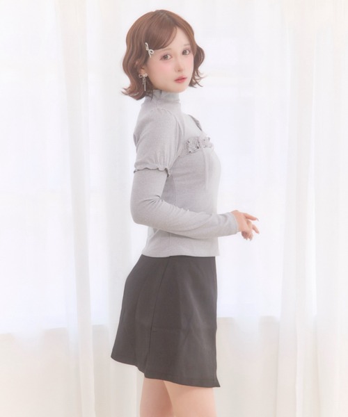 Mejoul（メジュール）の「【2026秋冬新作】パフスリーブフリル切替タートルネックトップス（Tシャツ/カットソー・レディース・アイボリー/グレー・F）」の8枚目の写真