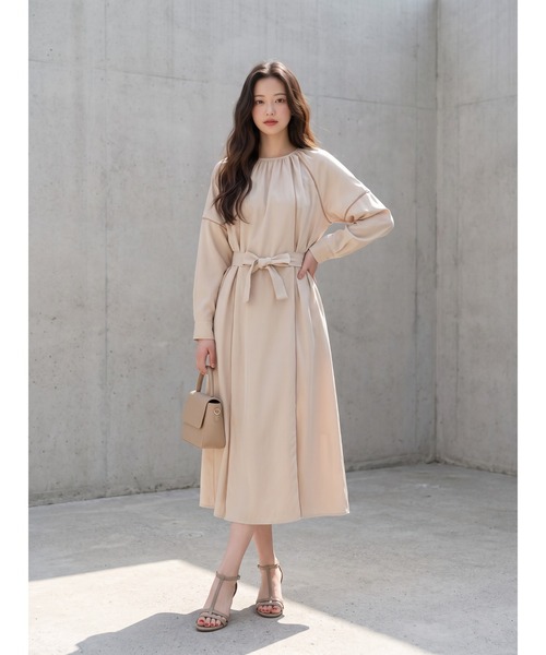 Sew loop(ソーループ)の「パイピングディテールベルト付き長袖ギャザーワンピース(ワンピース・レディース・ベージュ/ブラック/梅・FREE)」の7枚目の写真