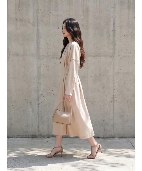 Sew loop(ソーループ)の「パイピングディテールベルト付き長袖ギャザーワンピース(ワンピース・レディース・ベージュ/ブラック/梅・FREE)」の10枚目の写真