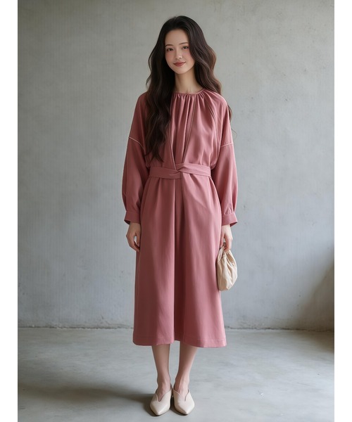 Sew loop(ソーループ)の「パイピングディテールベルト付き長袖ギャザーワンピース(ワンピース・レディース・ベージュ/ブラック/梅・FREE)」の14枚目の写真