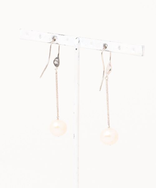 A.en（エイエン ）の「【CHAN LUU】FLOATING PEARL EARRINGS（ピアス（両耳用）・レディース・シルバー系その他・ONE SIZE）」の2枚目の写真