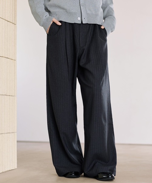 ROCHEM（ローシェン）の「1タックワイドストレートストライプスラックス（スラックス・メンズ・グレー系1/ブラック系1・L/XS/M/S）」の3枚目の写真