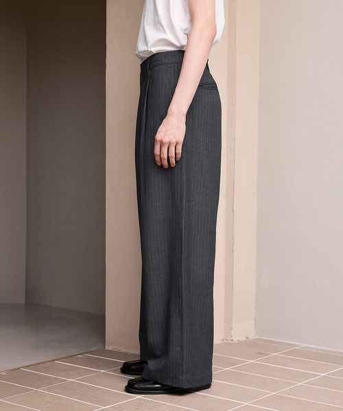 ROCHEM（ローシェン）の「1タックワイドストレートストライプスラックス（スラックス・メンズ・グレー系1/ブラック系1・L/XS/M/S）」の17枚目の写真