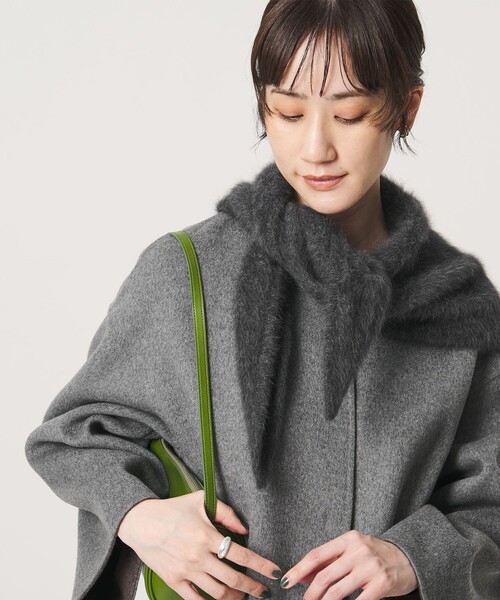 UNITED ARROWS(ユナイテッドアローズ)の「フォックスカシミヤ トライアングル ストール(ストール/ショール・レディース・オフホワイト/ブラック/ダークグレー・FREE)」の1枚目の写真