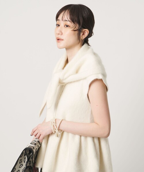 UNITED ARROWS(ユナイテッドアローズ)の「フォックスカシミヤ トライアングル ストール(ストール/ショール・レディース・オフホワイト/ブラック/ダークグレー・FREE)」の6枚目の写真