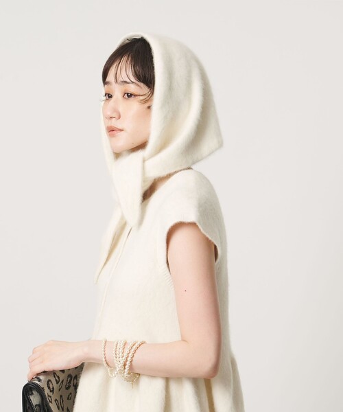 UNITED ARROWS(ユナイテッドアローズ)の「フォックスカシミヤ トライアングル ストール(ストール/ショール・レディース・オフホワイト/ブラック/ダークグレー・FREE)」の8枚目の写真