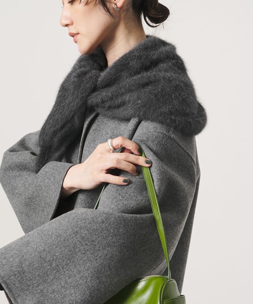 UNITED ARROWS(ユナイテッドアローズ)の「フォックスカシミヤ トライアングル ストール(ストール/ショール・レディース・オフホワイト/ブラック/ダークグレー・FREE)」の11枚目の写真