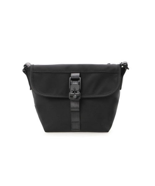 Manhattan Portage BLACK LABEL(マンハッタンポーテージ ブラックレーベル)の「NYLON MESSENGER BAG (XS) FZP FIDLOCK V-BUCKLE CORDURA BALLISTIC FABRIC(メッセンジャーバッグ・メンズ・ブラック・X-SMALL)」の2枚目の写真
