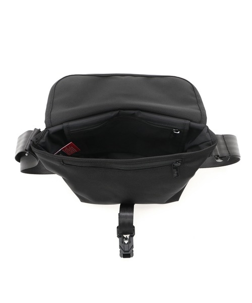 Manhattan Portage BLACK LABEL(マンハッタンポーテージ ブラックレーベル)の「NYLON MESSENGER BAG (XS) FZP FIDLOCK V-BUCKLE CORDURA BALLISTIC FABRIC(メッセンジャーバッグ・メンズ・ブラック・X-SMALL)」の6枚目の写真