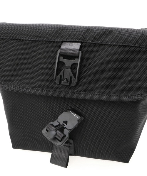 Manhattan Portage BLACK LABEL(マンハッタンポーテージ ブラックレーベル)の「NYLON MESSENGER BAG (XS) FZP FIDLOCK V-BUCKLE CORDURA BALLISTIC FABRIC(メッセンジャーバッグ・メンズ・ブラック・X-SMALL)」の8枚目の写真