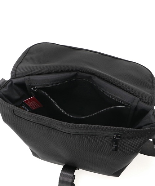 Manhattan Portage BLACK LABEL(マンハッタンポーテージ ブラックレーベル)の「NYLON MESSENGER BAG (XS) FZP FIDLOCK V-BUCKLE CORDURA BALLISTIC FABRIC(メッセンジャーバッグ・メンズ・ブラック・X-SMALL)」の10枚目の写真