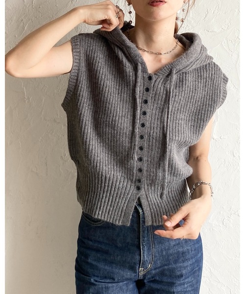 She's Closet（シーズクローゼット）の「アルパカタッチ前ボタンフード付きリブニットベスト（ベスト・レディース・レッド/ブラウン/チャコールグレー/ブラック/アイボリー・FREE）」の9枚目の写真