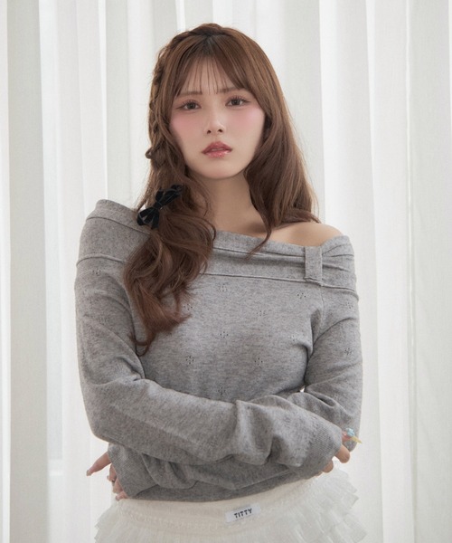 TITTY&CO.(ティティーアンドコー)の「リボンデザインオフショルニット(ニット/セーター・レディース・チャコールグレー/グレー/アイボリー・FREE)」の13枚目の写真