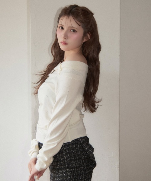 TITTY&CO.(ティティーアンドコー)の「リボンデザインオフショルニット(ニット/セーター・レディース・チャコールグレー/グレー/アイボリー・FREE)」の19枚目の写真