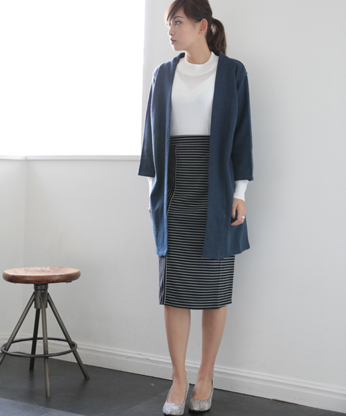 Denime(ドゥニーム)の「INDIGOLIKE CARDIGAN/インディゴライクスウェットカーディガン(カーディガン/ボレロ・レディース・ネイビー/ブルー・FREE)」の4枚目の写真