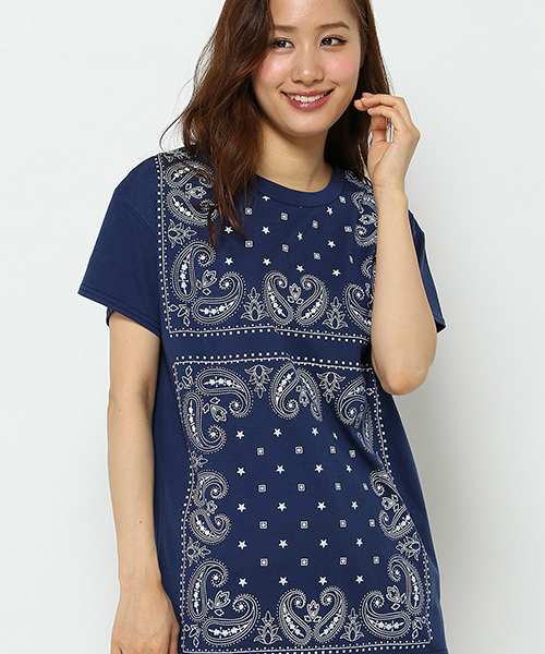 VENCEEXCHANGE(ヴァンスエクスチェンジ)の「バンダナ柄Tシャツ (Tシャツ/カットソー・レディース・ネイビー/ピンク/オリーブ/オフホワイト・MEDIUM)」の3枚目の写真