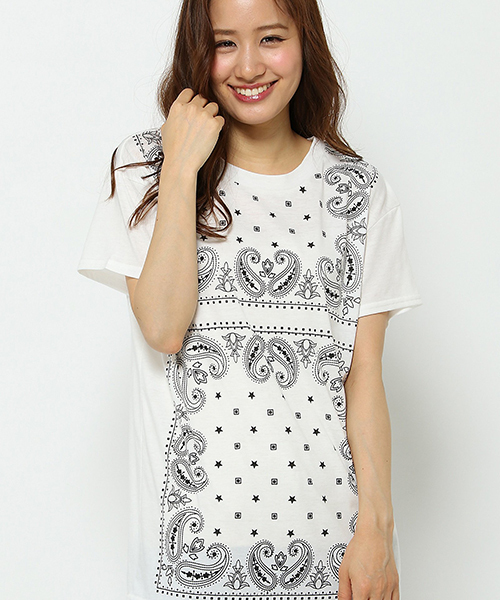 VENCEEXCHANGE(ヴァンスエクスチェンジ)の「バンダナ柄Tシャツ (Tシャツ/カットソー・レディース・ネイビー/ピンク/オリーブ/オフホワイト・MEDIUM)」の1枚目の写真