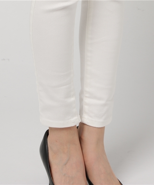 Pierrot（ピエロ）の「アンクル丈スキニーデニムパンツ 美脚 美尻 選べる SS～4L サイズ展開（デニムパンツ・レディース・ブラック/ブルー系その他2/ネイビー/ブルー系その他/ブラック系その他/ブルー/ホワイト/インディゴブルー・MEDIUM/SMALL/X-LARGE/X-SMALL/LARGE/XX-LARGE/XXX-LARGE）」の11枚目の写真