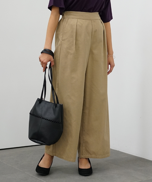 earth music&ecology(アースミュージックアンドエコロジー)の「タックワイドパンツ(その他パンツ・レディース・ベージュ/ネイビー/カーキ・FREE)」の2枚目の写真