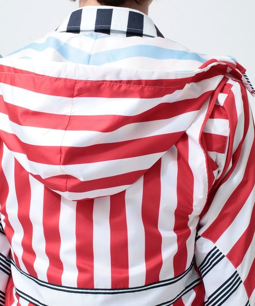 koe×THOM BROWNE（コエトムブラウン）の「[koe×THOM BROWNE]MENS HOODED JACKET（ブルゾン・メンズ・ネイビー/ストライプ・LARGE/MEDIUM/SMALL）」の14枚目の写真