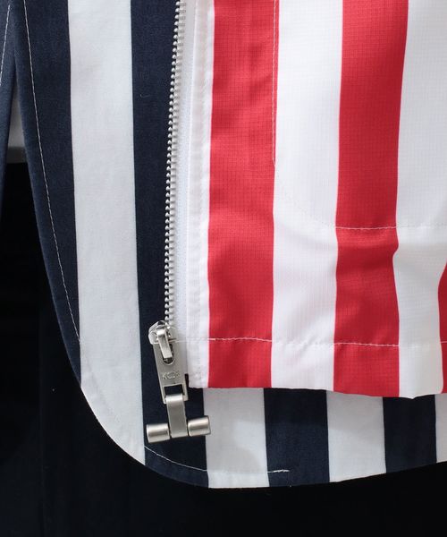 koe×THOM BROWNE（コエトムブラウン）の「[koe×THOM BROWNE]MENS HOODED JACKET（ブルゾン・メンズ・ネイビー/ストライプ・LARGE/MEDIUM/SMALL）」の6枚目の写真