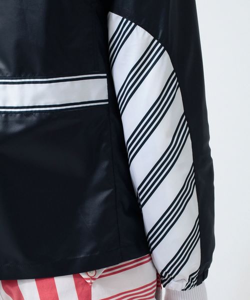 koe×THOM BROWNE（コエトムブラウン）の「[koe×THOM BROWNE]MENS HOODED JACKET（ブルゾン・メンズ・ネイビー/ストライプ・LARGE/MEDIUM/SMALL）」の10枚目の写真