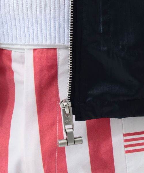 koe×THOM BROWNE（コエトムブラウン）の「[koe×THOM BROWNE]MENS HOODED JACKET（ブルゾン・メンズ・ネイビー/ストライプ・LARGE/MEDIUM/SMALL）」の16枚目の写真