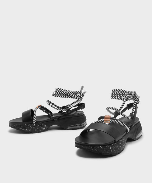 CHARLES & KEITH（チャールズ & キース）の「レースアップロープディテールサンダル / LACED UP ROPE DETAIL SANDALS（サンダル・レディース・ホワイト/ブラック・24.5cm/23.5cm/23cm/25cm）」の4枚目の写真